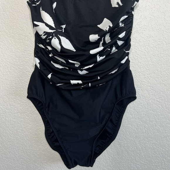 Miraclesuit Size 10 Black Floral tummy control Ruched swim one piece Beach J13 - Picture 2 of 8